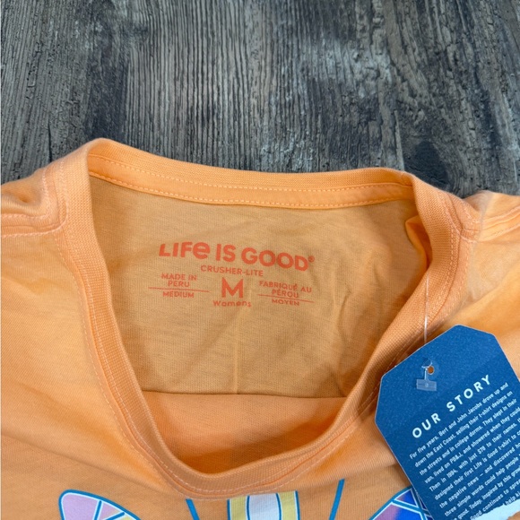 Life Is Good Women’s Medium Peach Floral Kayak Tee - Picture 5 of 8
